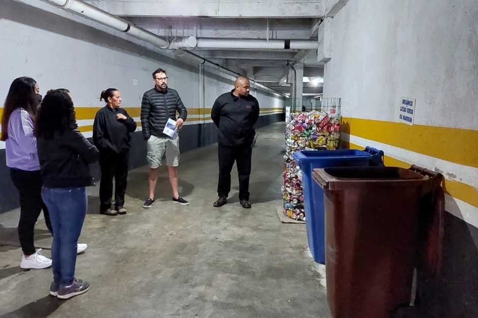 Em São José dos Campos, programa 'Meu Condomínio Recicla' realiza abordagem em 60 condomínios
